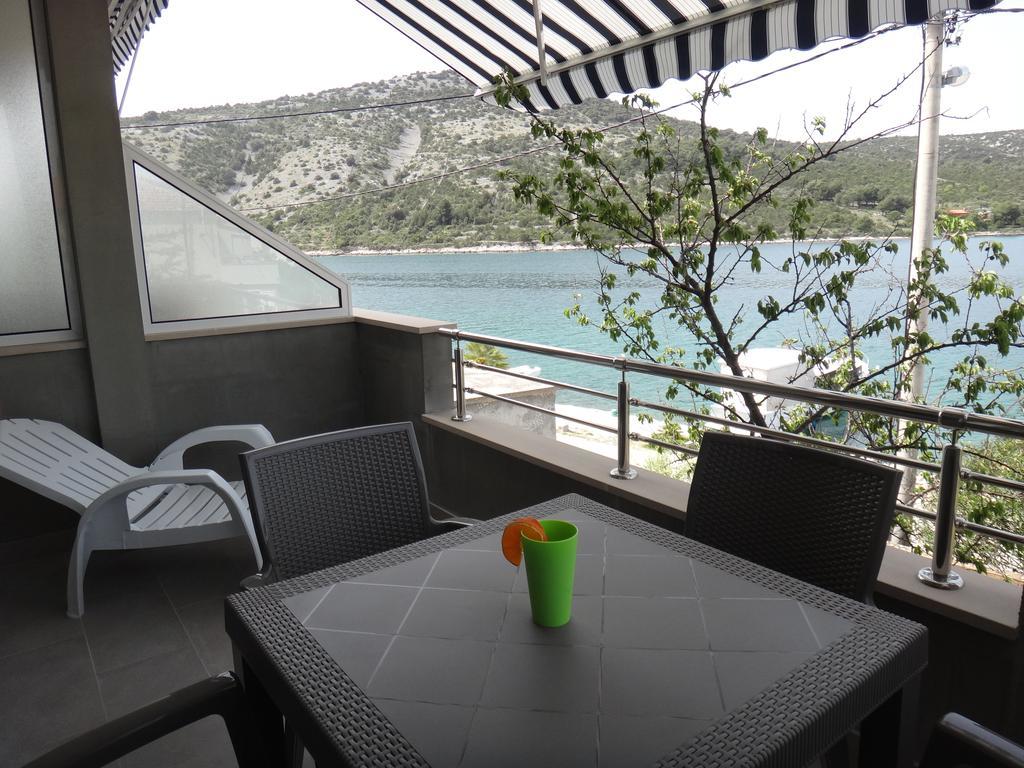 Apartments Selina Vinišće Szoba fotó